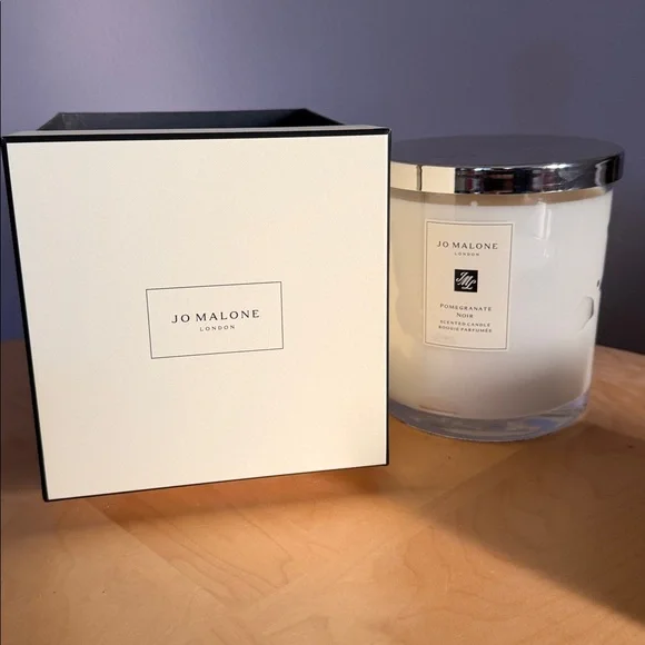 Jo Malone Pomegranate Noir Candle, 4-wick luxury size - Picture 2 of 12